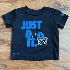 Nike 
2T
Dri-fit 
Black
Tshirt